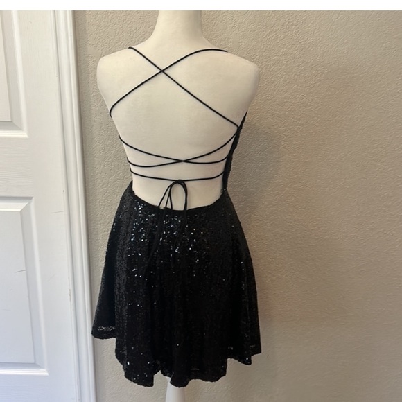 Windsor Black Sequin spaghetti Strappy Skater Party Mini Dress sz M Like New - Picture 4 of 17